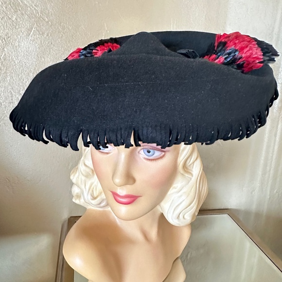 SOPHISTICATED 1940\'s BLACK FELT WIDE FRINGED BRIM HAT + RED/BLACK FEATHER TRIM - main image 4